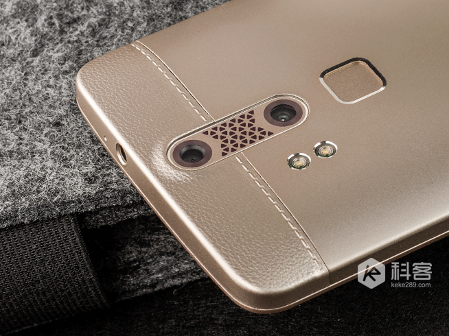 奢華品質(zhì)，高端旗艦中興AXON天機(jī)圖賞