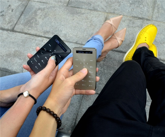 這到底是個啥？既能當(dāng)充電寶又能打電話