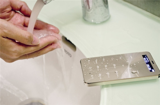 這到底是個啥？既能當(dāng)充電寶又能打電話