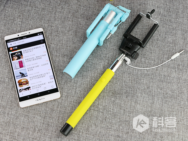 又騷又亮性價比高，OPPO自拍桿輕體驗