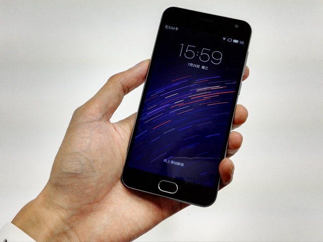 視頻:握在手里剛剛好!魅藍(lán)2開(kāi)箱上手體驗(yàn)