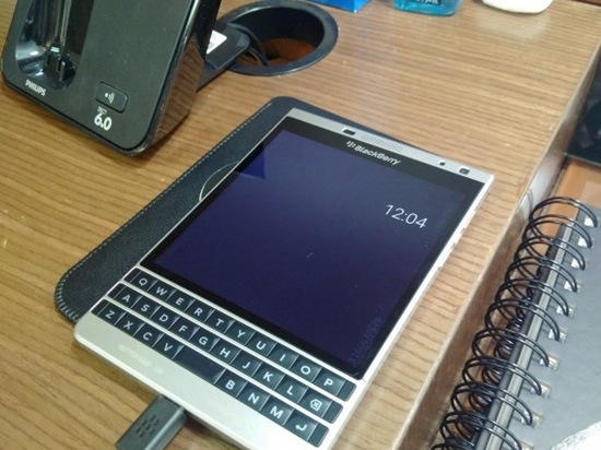 黑莓也來這招？Passport銀色版運(yùn)行Android