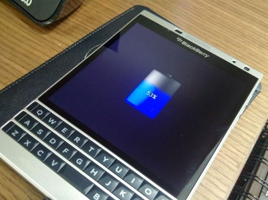 黑莓也來這招？Passport銀色版運(yùn)行Android