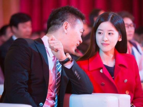 劉強東只拿1元年薪+零獎金 怎么養(yǎng)得活奶茶妹？