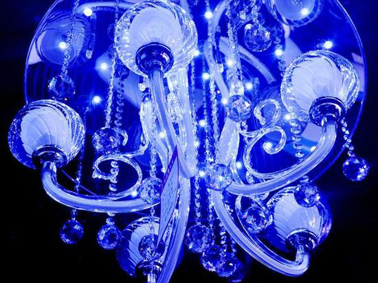 流言揭秘：LED燈的藍(lán)光真會(huì)傷害眼睛嗎？