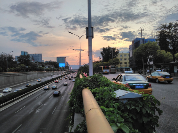 咱就別談情懷了吧？堅(jiān)果手機(jī)初體驗(yàn)