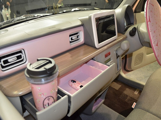 女性汽車面世，粉嘟嘟的還自帶梳妝臺