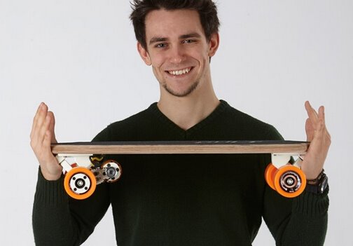 超酷電動滑板 充電1小時行駛10公里