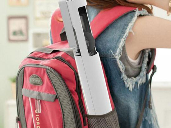 便攜式滑板車，裝上背包就能帶走