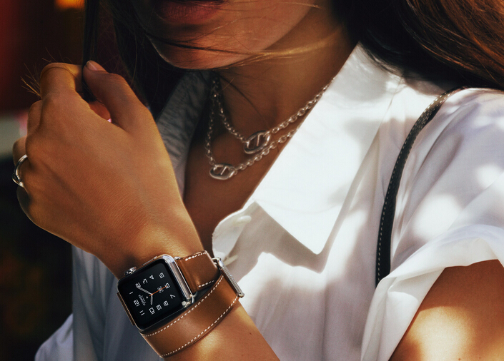 售價(jià)沒(méi)變,金色和玫瑰金Apple Watch運(yùn)動(dòng)版上市