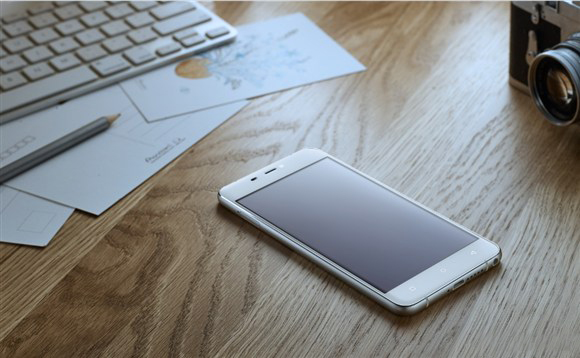 一個(gè)觀眾都沒(méi)有！iuni N1手機(jī)正式發(fā)布