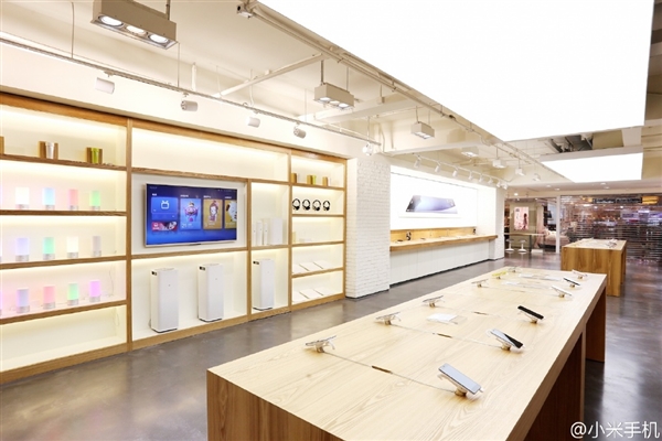 小米實(shí)體店賣手機(jī)，面對(duì)魅族/華為有何勝算？