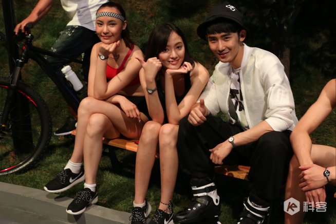 高圓圓聯(lián)名設(shè)計(jì)！華米Amazfit手環(huán)發(fā)布：售價(jià)299元起