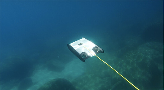無人機下水了！Trident可探百米深海世界