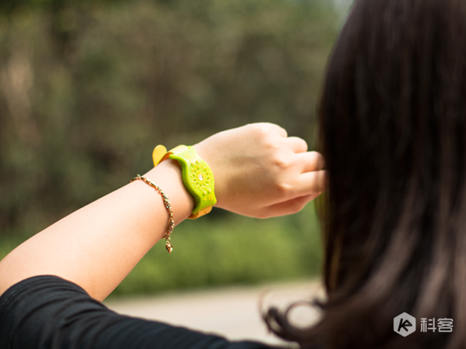 安全地享受陽光 SunFriend日光手環(huán)評(píng)測