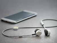 Pugz藍(lán)牙耳機(jī)：直接手機(jī)充電還超省電！