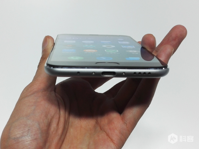 還以為iPhone又發(fā)布了，魅族PRO 5上手圖賞