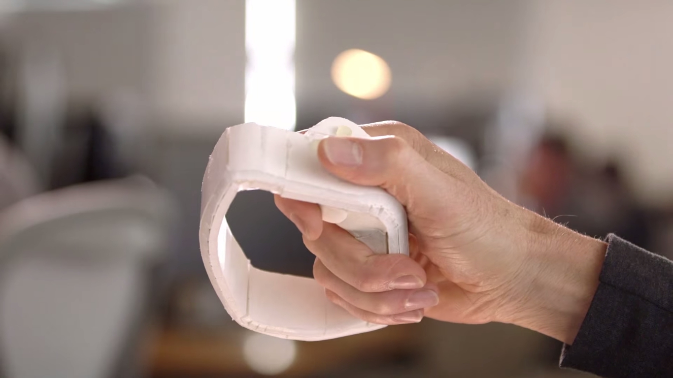 不就是個游戲手柄，原型竟要重做300次