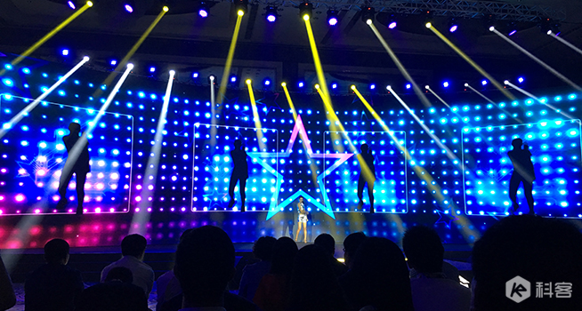 6299元的玫瑰金 TCL移動(dòng)大屏Xess正式發(fā)布