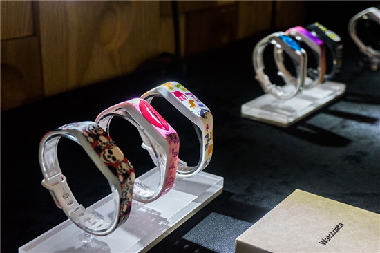 握奇手環(huán)體驗(yàn)：刷公交方便 數(shù)據(jù)監(jiān)測(cè)有待加強(qiáng)