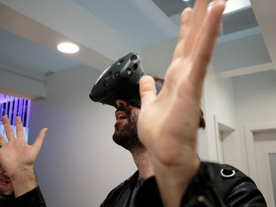 游戲廠商：虛擬現(xiàn)實(shí)游戲會(huì)讓人眩暈？怪我咯