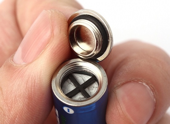 神奇！這是撒泡尿都能充電的電池