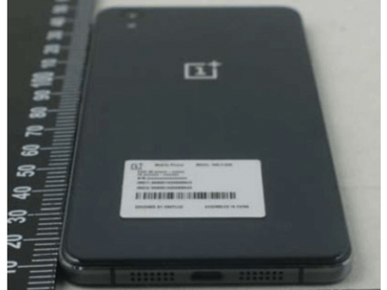 安兔兔：一加新機(jī)3GB內(nèi)存+1300萬像素