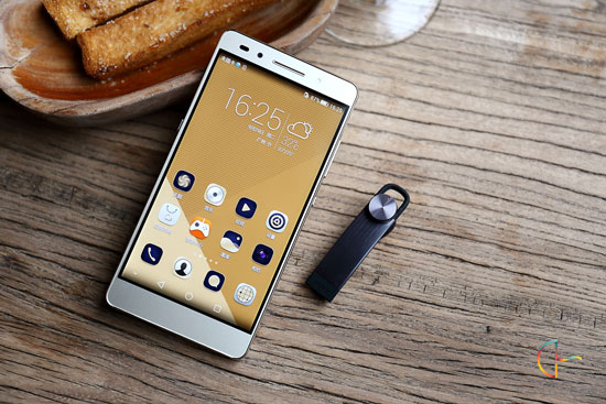 榮耀小口哨賞：長得像口哨的智能藍(lán)牙耳機