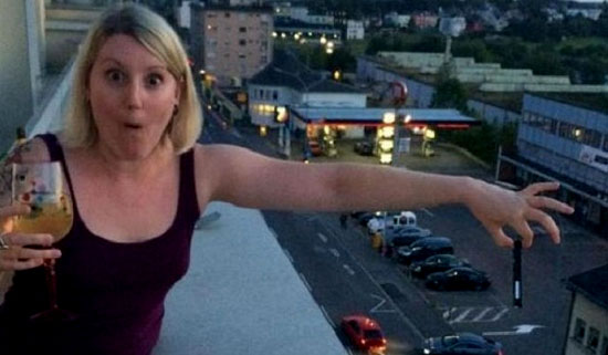 視頻：虐心還是虐機(jī) 最近捏手機(jī)在國(guó)外好火