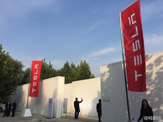 特斯拉自動(dòng)駕駛系統(tǒng)正式在中國(guó)地區(qū)推送！