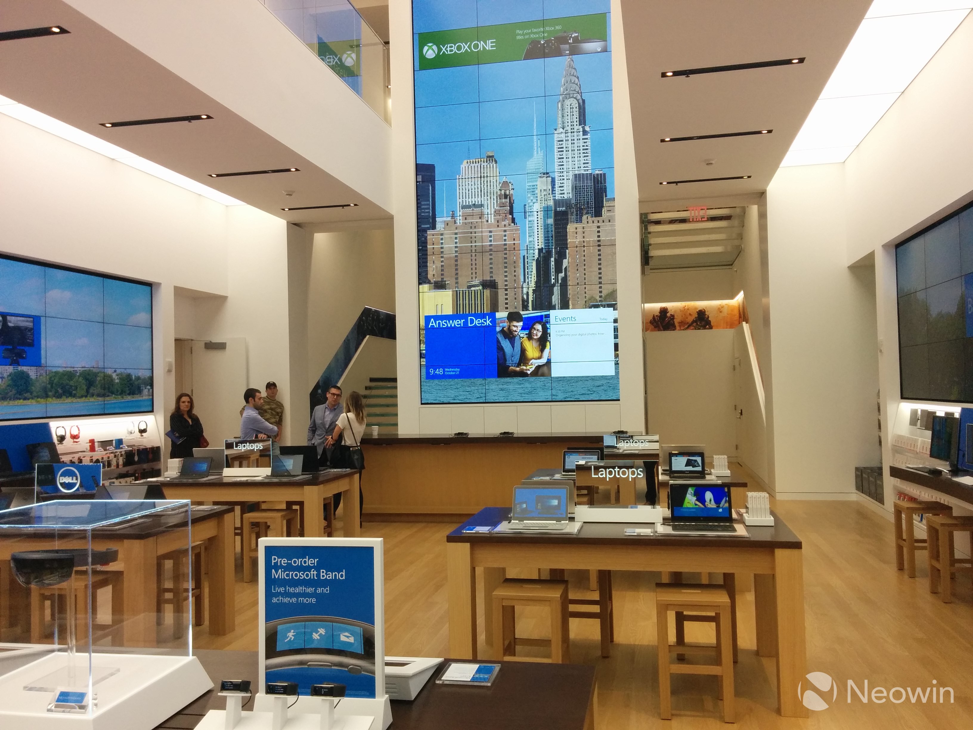 比蘋(píng)果Apple Store更氣派！全球最大微軟旗艦店開(kāi)業(yè)