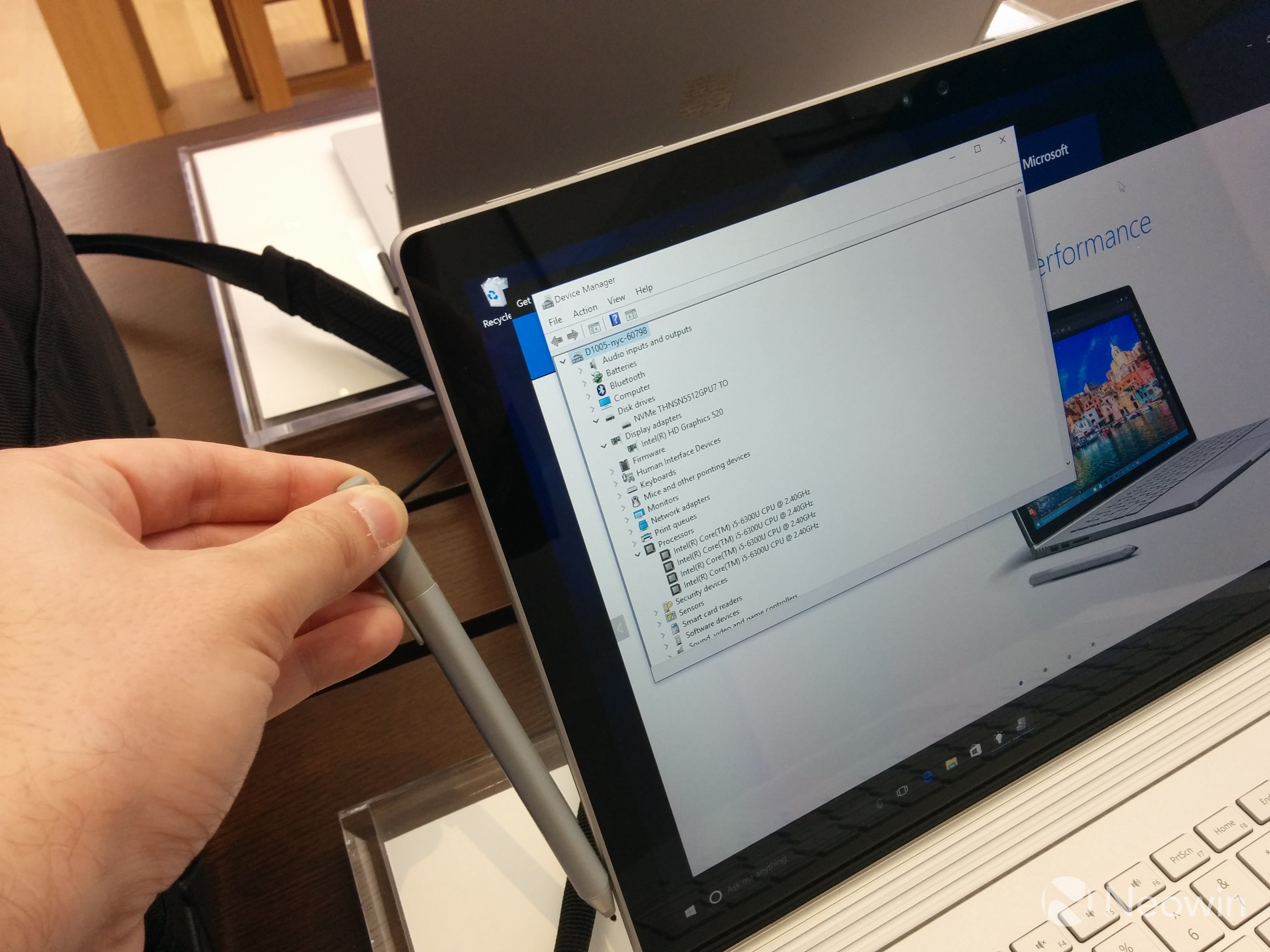 比蘋(píng)果Apple Store更氣派！全球最大微軟旗艦店開(kāi)業(yè)