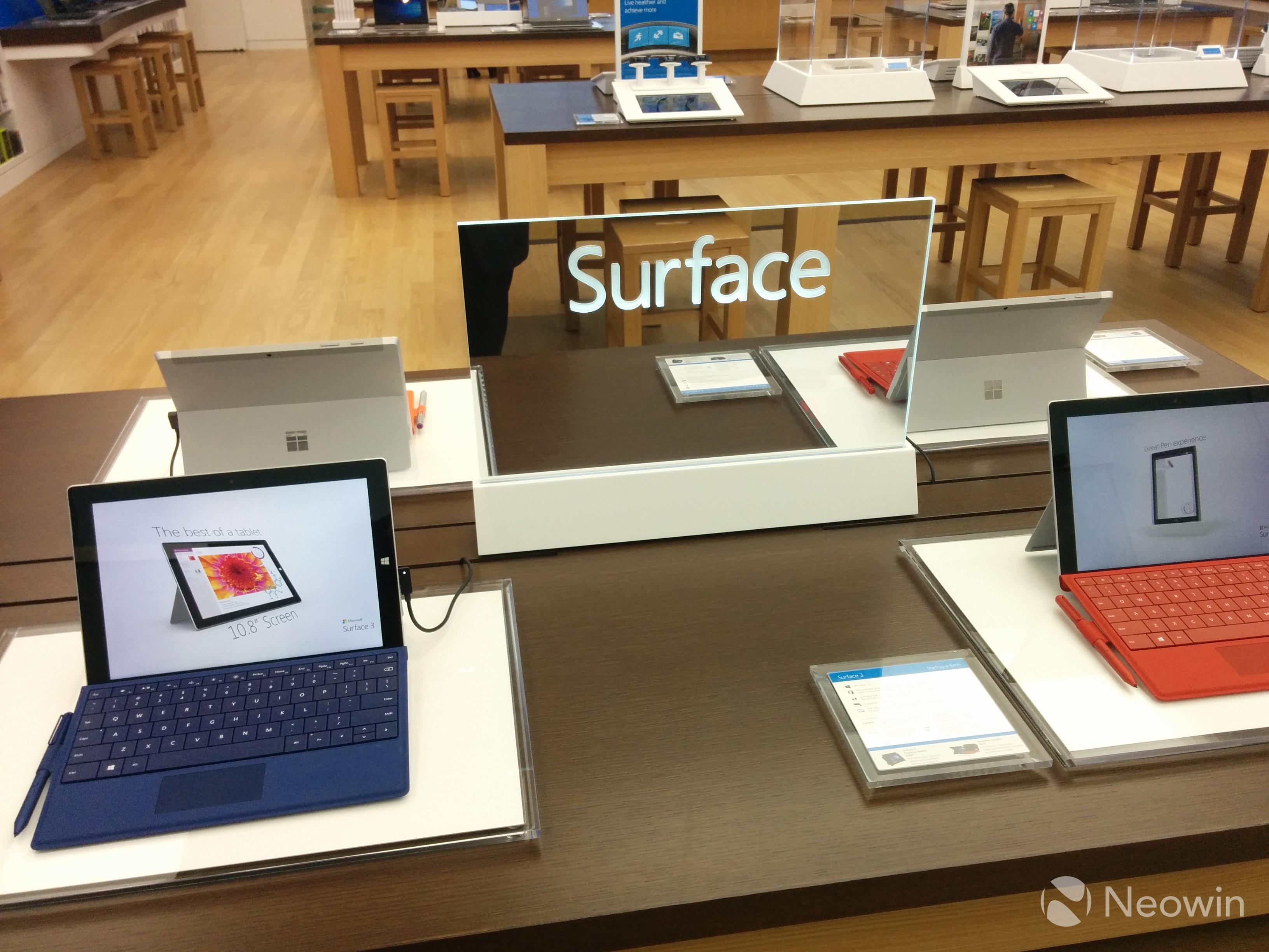 比蘋(píng)果Apple Store更氣派！全球最大微軟旗艦店開(kāi)業(yè)