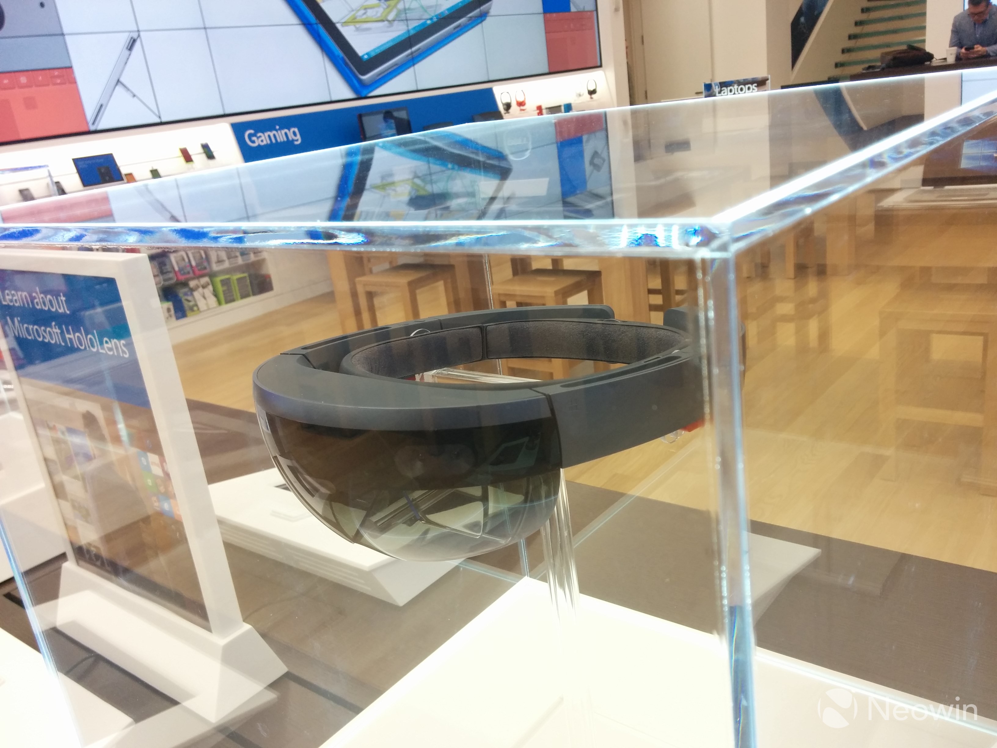 比蘋(píng)果Apple Store更氣派！全球最大微軟旗艦店開(kāi)業(yè)