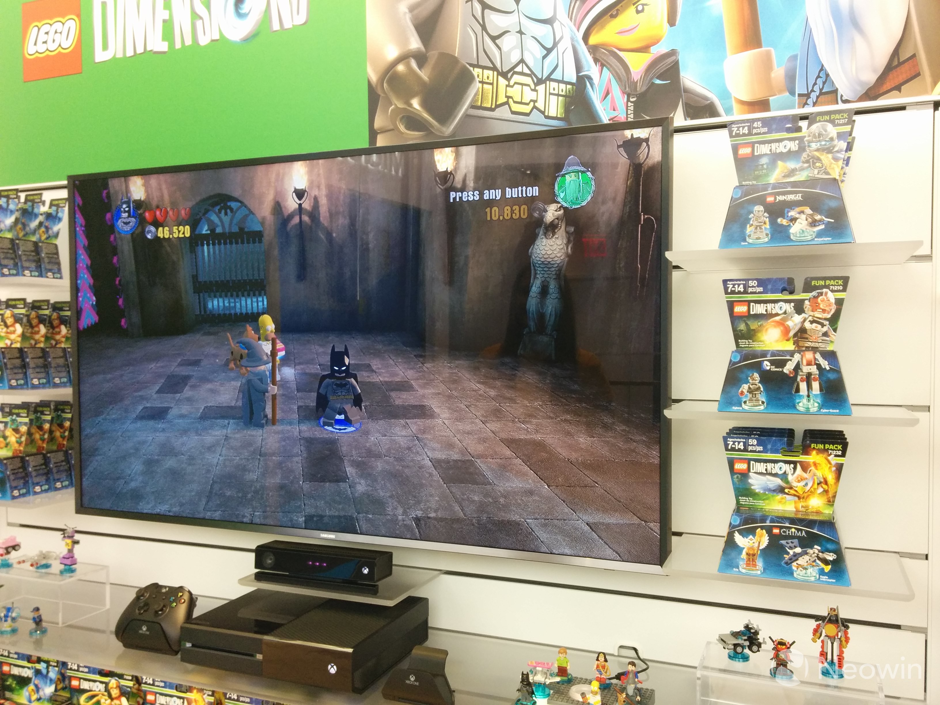 比蘋(píng)果Apple Store更氣派！全球最大微軟旗艦店開(kāi)業(yè)