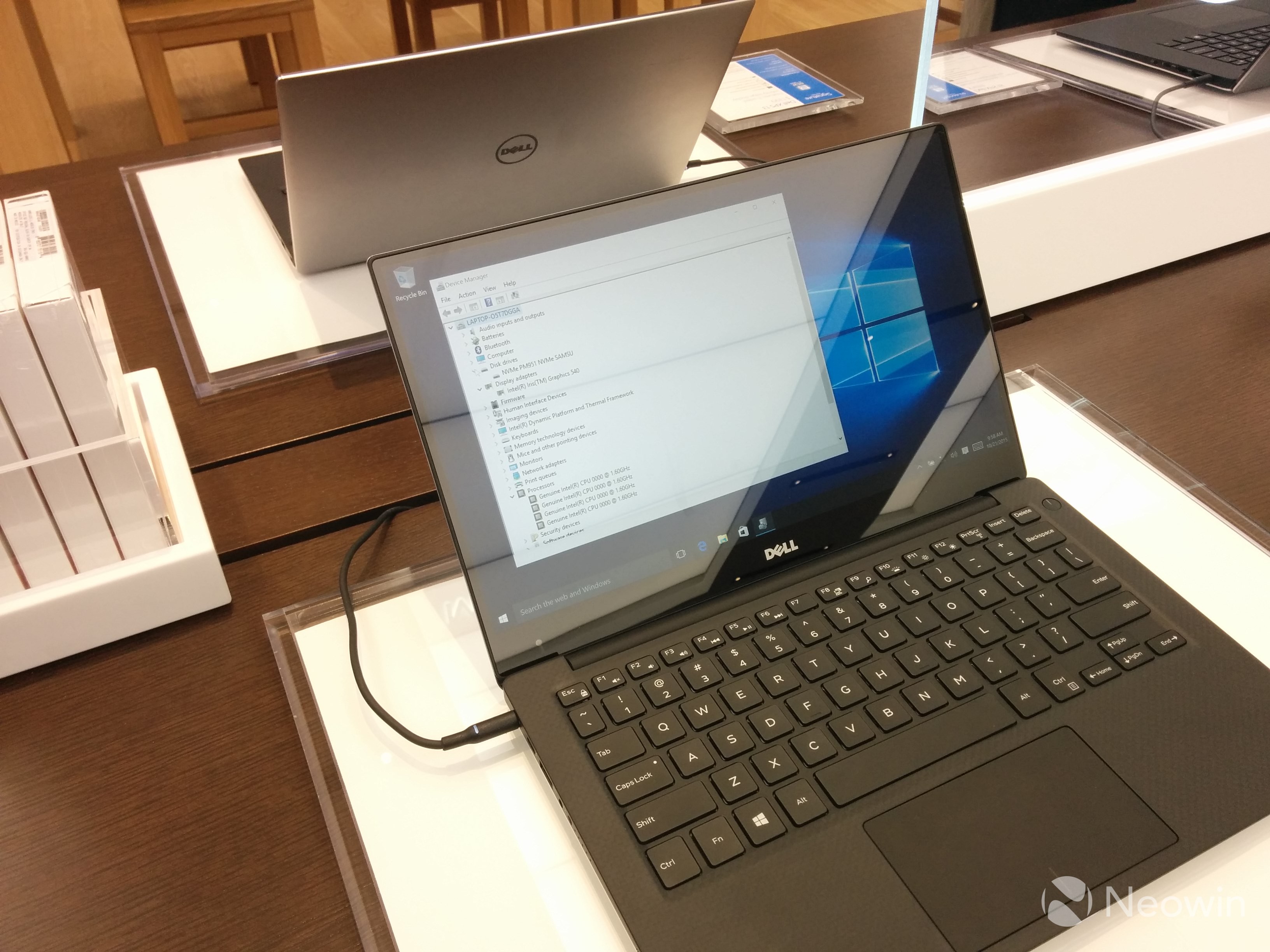 比蘋(píng)果Apple Store更氣派！全球最大微軟旗艦店開(kāi)業(yè)