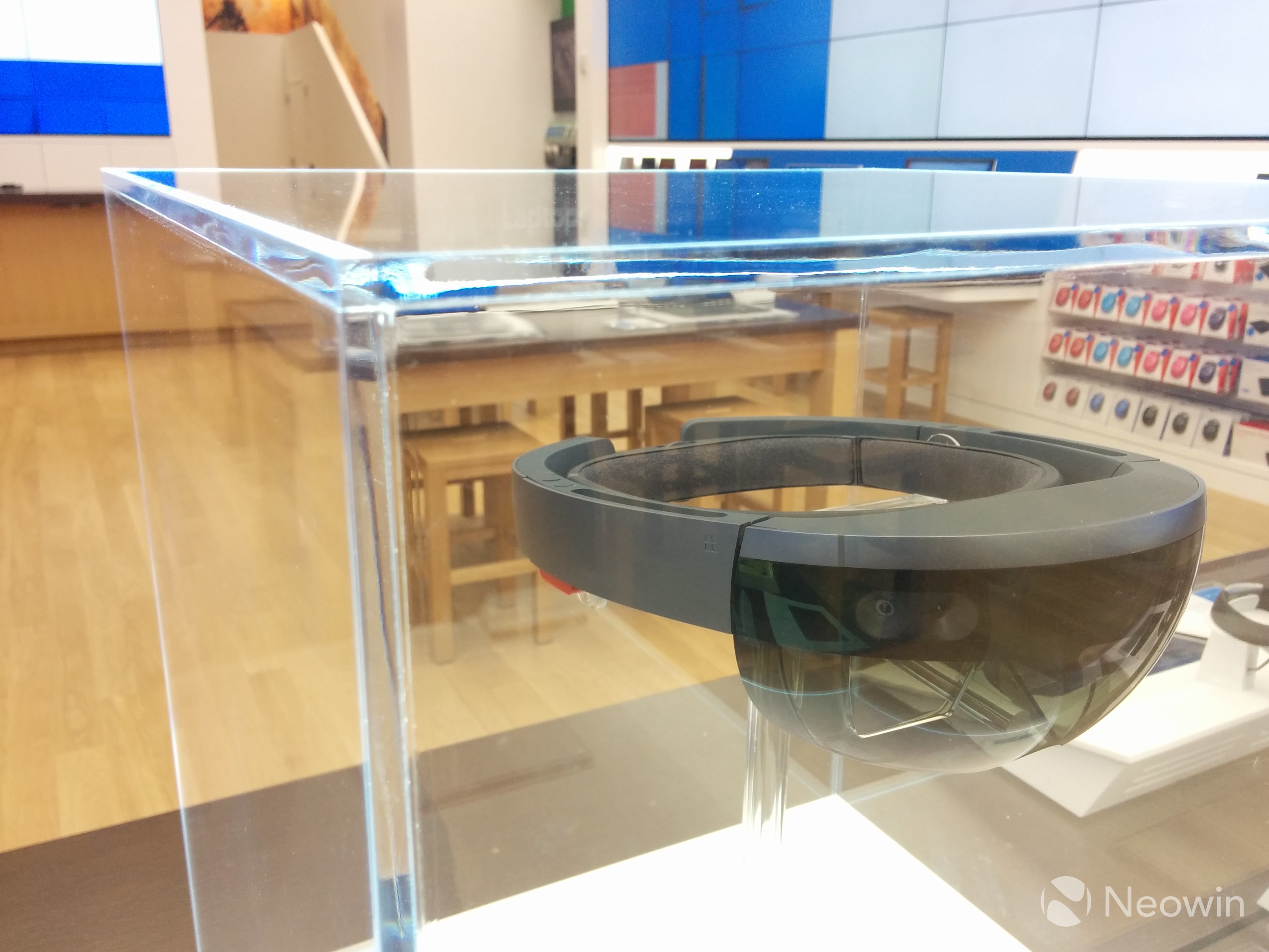 比蘋(píng)果Apple Store更氣派！全球最大微軟旗艦店開(kāi)業(yè)