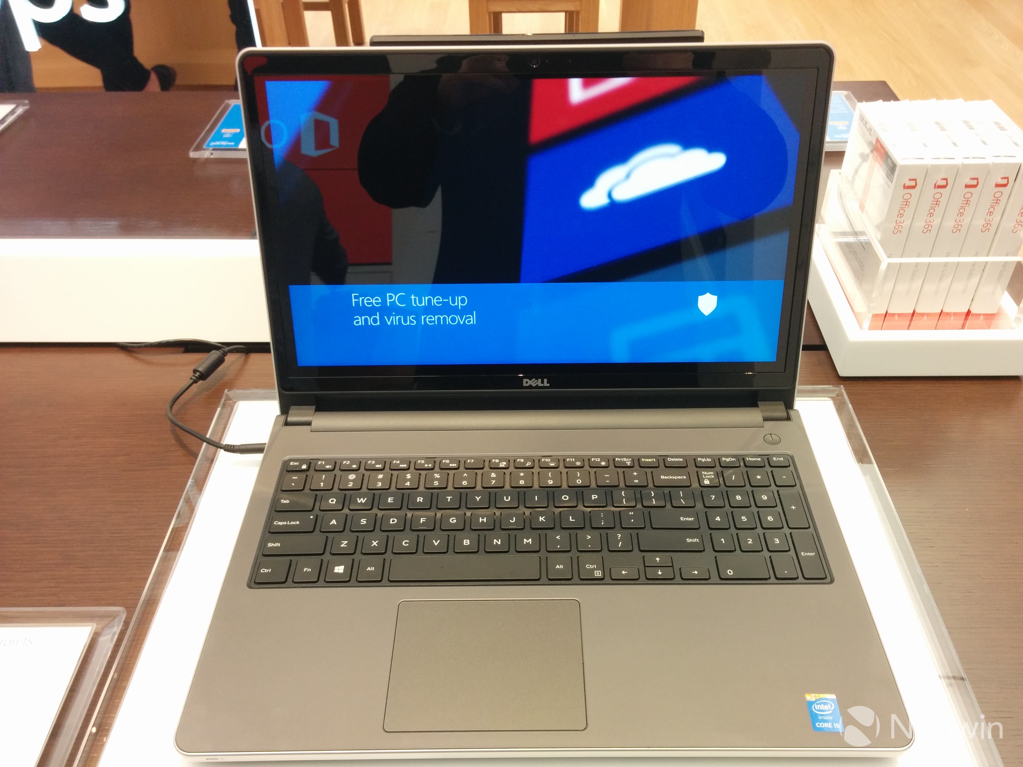 比蘋(píng)果Apple Store更氣派！全球最大微軟旗艦店開(kāi)業(yè)