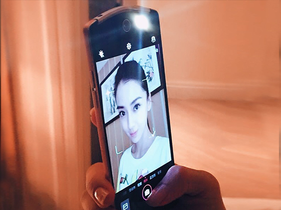 美圖神機(jī)曝光：前后各配備2100萬攝像頭！