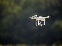 城會(huì)玩！沃爾瑪將用無(wú)人機(jī)試驗(yàn)送貨上門(mén)