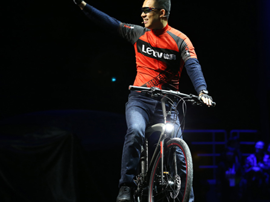 樂視首款合作汽車亮相，攜手易到用車打造免費(fèi)專車