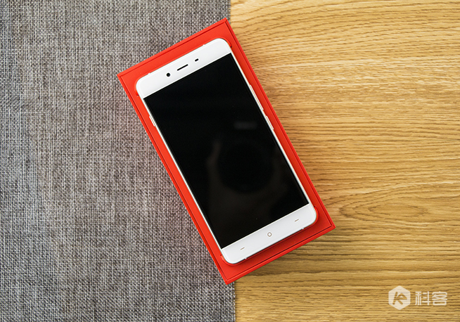 一加手機X開箱圖賞：顏值擔(dān)當(dāng)?shù)那гp旗艦