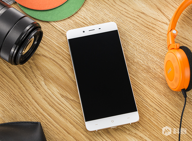 一加手機X開箱圖賞：顏值擔(dān)當(dāng)?shù)那гp旗艦