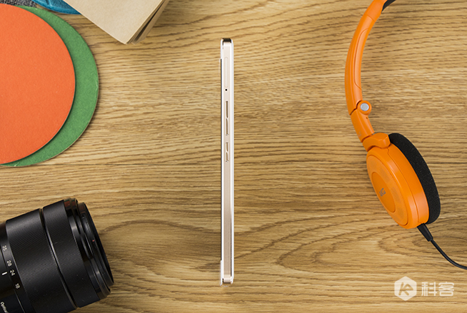 一加手機X開箱圖賞：顏值擔(dān)當(dāng)?shù)那гp旗艦