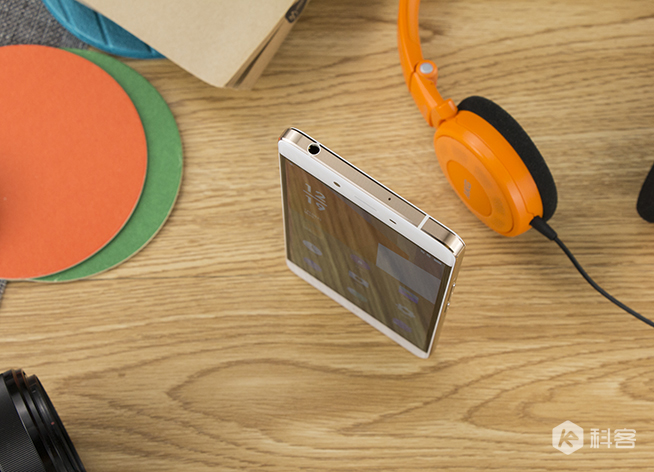 一加手機X開箱圖賞：顏值擔(dān)當(dāng)?shù)那гp旗艦