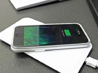 真相！iPhone不能無(wú)線充電竟因金屬外殼