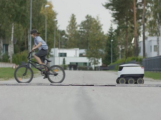 誰來送快遞？不是無人機(jī)而是機(jī)器人