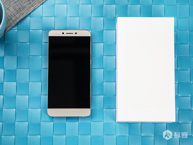 重新定義千元機(jī)？樂視樂1s開箱圖賞