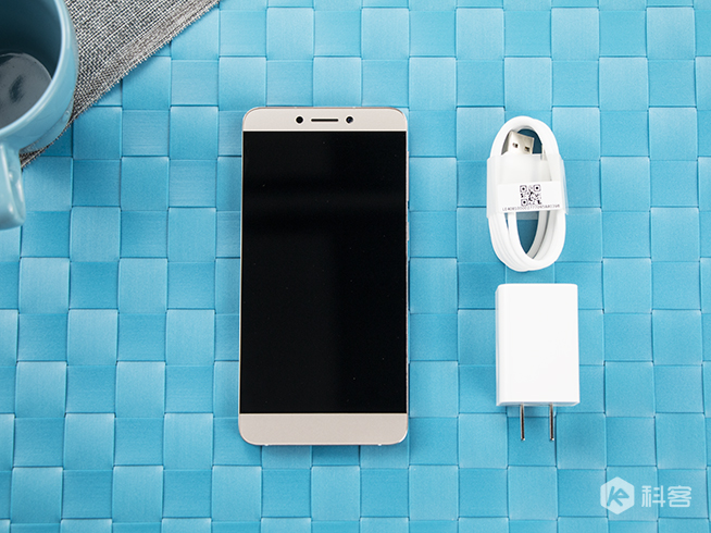 重新定義千元機(jī)？樂視樂1s開箱圖賞