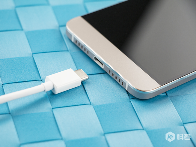 重新定義千元機(jī)？樂視樂1s開箱圖賞